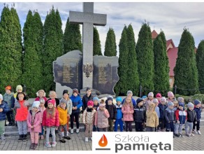 #Szkoła pamięta- przedszkolaki odwiedzają cmentarz