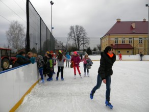 Wyjazd młodzieży Szkoły Podstawowej na lodowisko