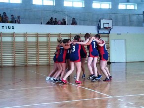 Towarzyski mecz piłki siatkowej dziewcząt w ZS w Roźwienicy