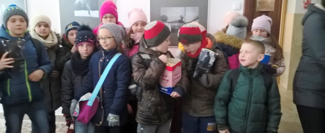 Wycieczka klasy I i III na Interaktywne Widowisko Telewizyjne pt. ,,Szewczyk Dratewka na planie filmowym”
