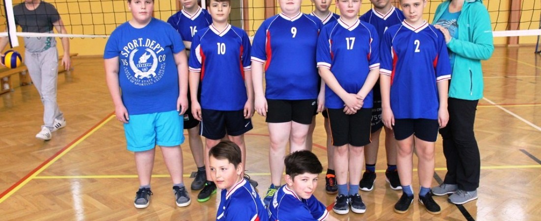 Komunikat z zawodów sportowych w mini piłce siatkowej chłopców