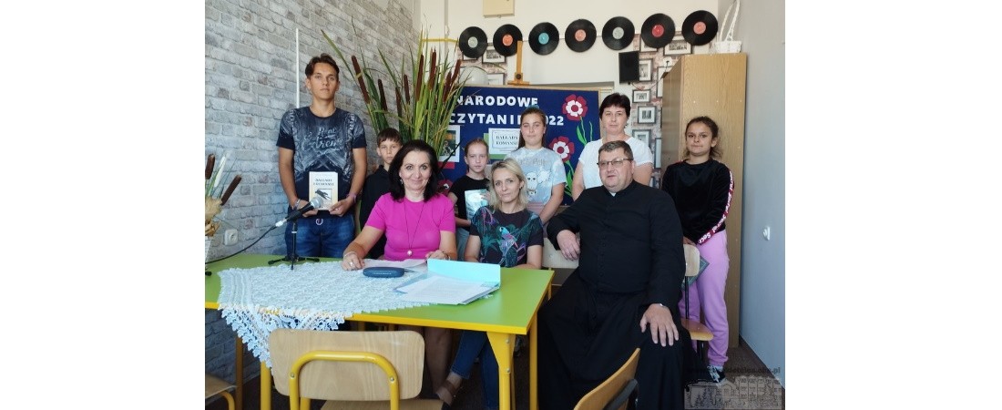 Narodowe Czytanie 2022 w szkolnym radiowęźle w Rokietnicy