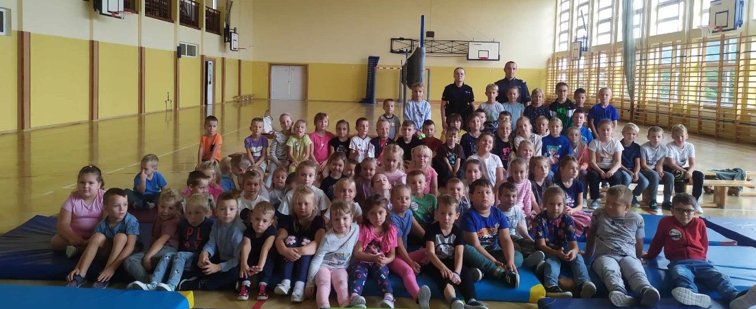 ,,Bezpieczna droga do szkoły” - spotkanie z policjantami
