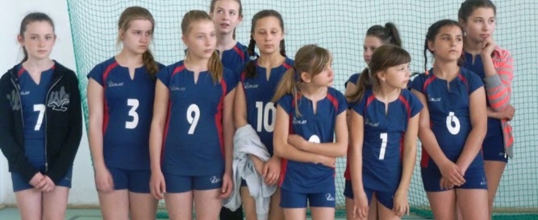 Półfinał wojewódzki w Mini Piłce Siatkowej dziewcząt