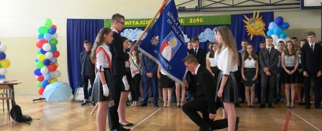 Ceremonia przekazania sztandaru klasom drugim