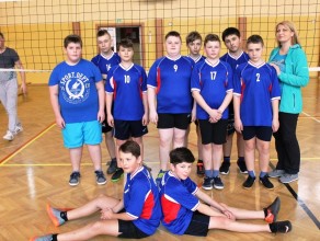 Komunikat z zawodów sportowych w mini piłce siatkowej chłopców