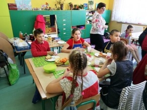 SMACZNIE- ZDROWO- OWOCOWO – andrzejkowe warsztaty kulinarne w klasie III.