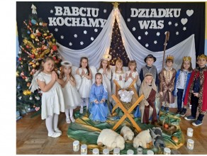 ,,BABCIU DZIADKU KOCHAMY WAS”