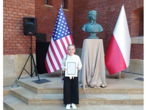 Wyróżnienie  dla Zuzi Gołębiowskiej  w Ogólnopolskim Konkursie ,, Tadeusz Kościuszko i Kazimierz Pułaski –bohaterowie wciąż potrzebni”