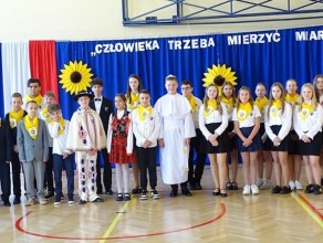 „Człowieka  trzeba mierzyć miarą serca”   (Jan Paweł II)