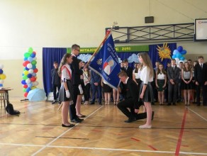 Ceremonia przekazania sztandaru klasom drugim