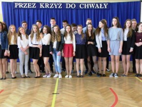 „Przez krzyż do chwały”
